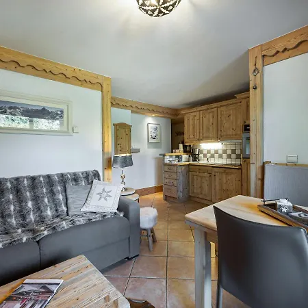 Cosy Avec Piscine, Et Parking, Au Pied Des Pistes, 4 Pers., Meribel Village. - Fr-1-566-29 Apartment Les Allues