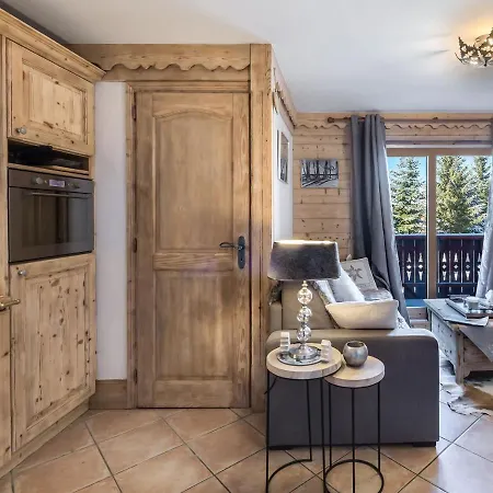 Cosy Avec Piscine, Et Parking, Au Pied Des Pistes, 4 Pers., Meribel Village. - Fr-1-566-29 *