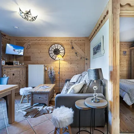 Cosy Avec Piscine, Et Parking, Au Pied Des Pistes, 4 Pers., Meribel Village. - Fr-1-566-29